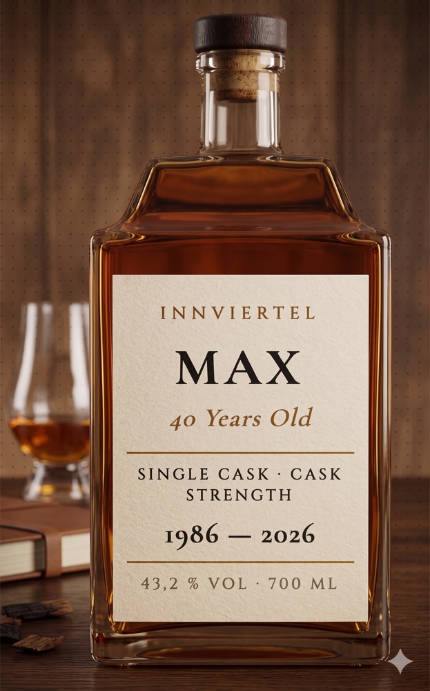 Whiskyflasche „Innviertel · Max · 40 Years Old · Single Cask · 1986 – 2026 · 43,2 % vol · 700 ml“ neben einem Glencairn-Glas